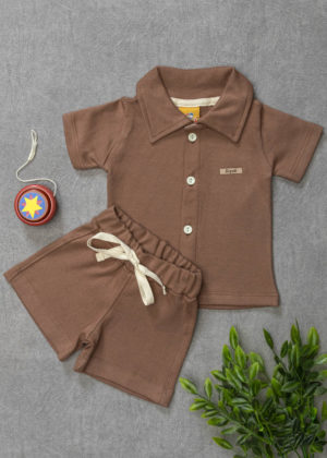 conjunto infantil camisa e short marrom