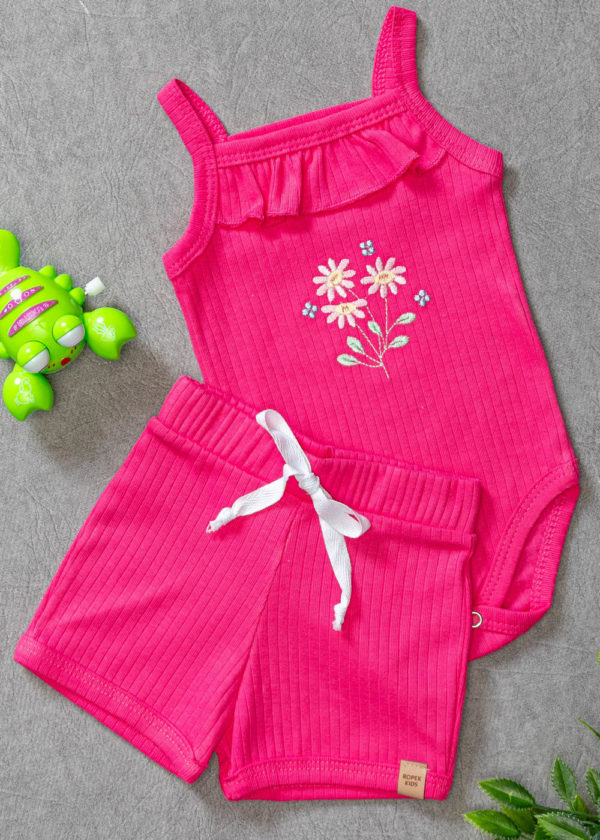 Conjunto Canelado de algodão fresquinho bordado com body e shorts de menina bebê