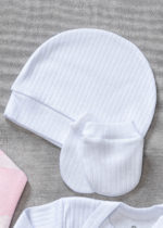 Kit Enxoval Bebê 4 Peças Macacão, Conjunto, Manta, Touca e Luvas Rosa Nuvem