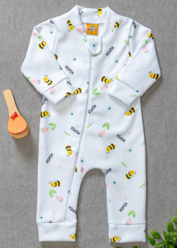 Macacão soft quentinho perfeito para inverno na estampa de Abelhinhas e Flores