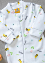 Macacão soft quentinho perfeito para inverno na estampa de Abelhinhas e Flores