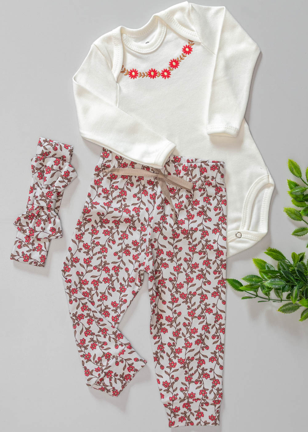 conjunto body bordado e laço